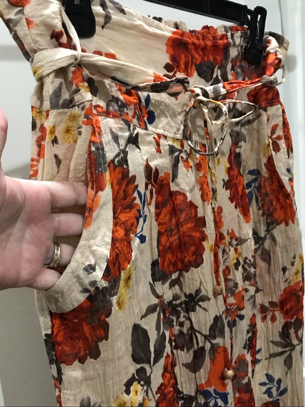 Mango Beige Wide-Leg Paperbag Pants with Orange Floral Motif - Picture 3 of 9